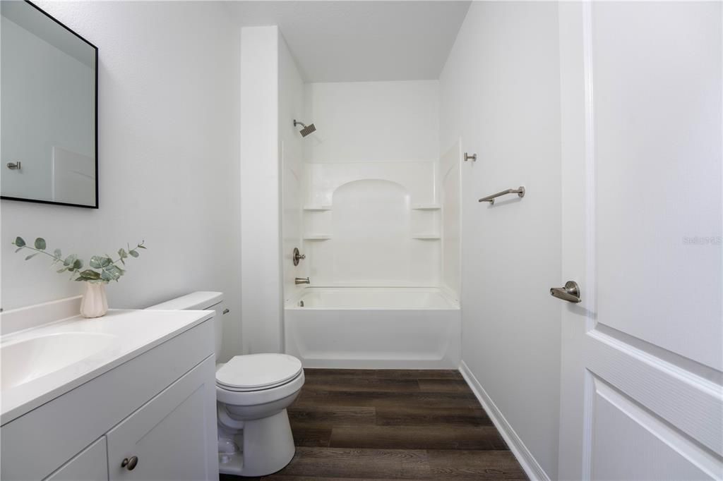 Activo con contrato: $399,900 (5 camas, 3 baños, 2657 Pies cuadrados)