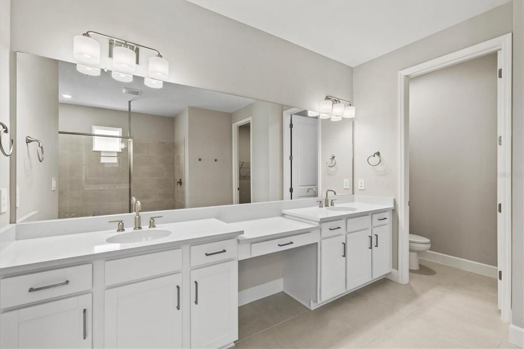 合同活跃: $449,000 (4 贝兹, 4 浴室, 2920 平方英尺)