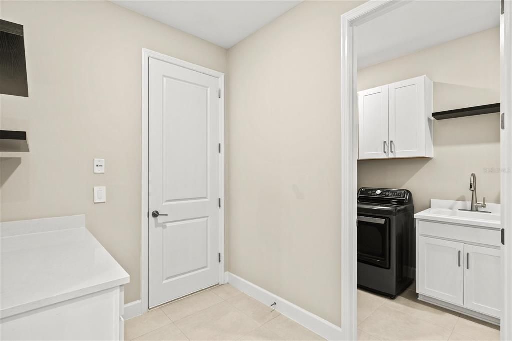 合同活跃: $449,000 (4 贝兹, 4 浴室, 2920 平方英尺)