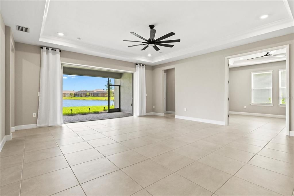 合同活跃: $449,000 (4 贝兹, 4 浴室, 2920 平方英尺)