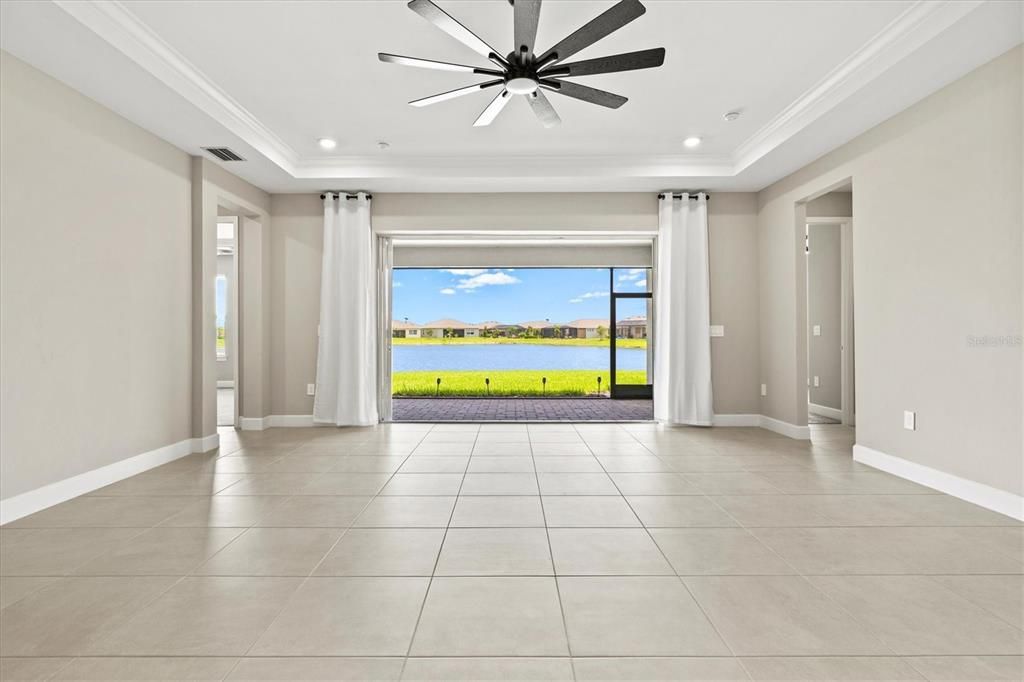 合同活跃: $449,000 (4 贝兹, 4 浴室, 2920 平方英尺)