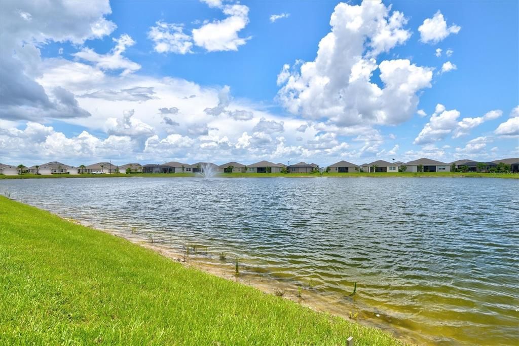 合同活跃: $449,000 (4 贝兹, 4 浴室, 2920 平方英尺)