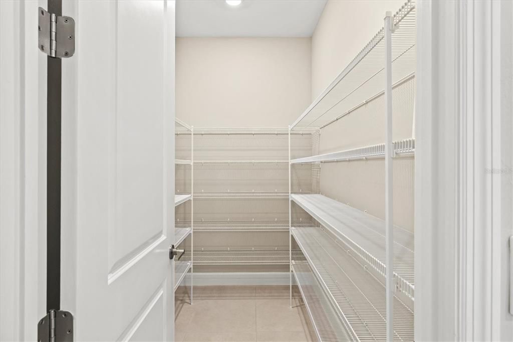 合同活跃: $449,000 (4 贝兹, 4 浴室, 2920 平方英尺)