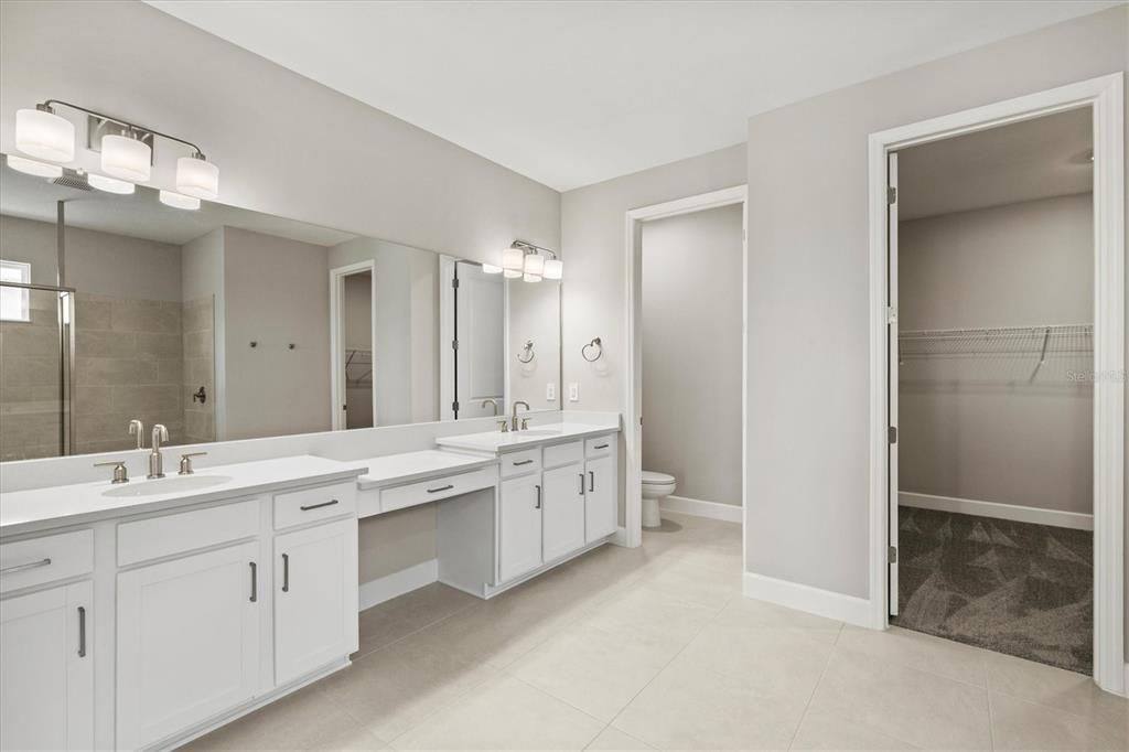 合同活跃: $449,000 (4 贝兹, 4 浴室, 2920 平方英尺)