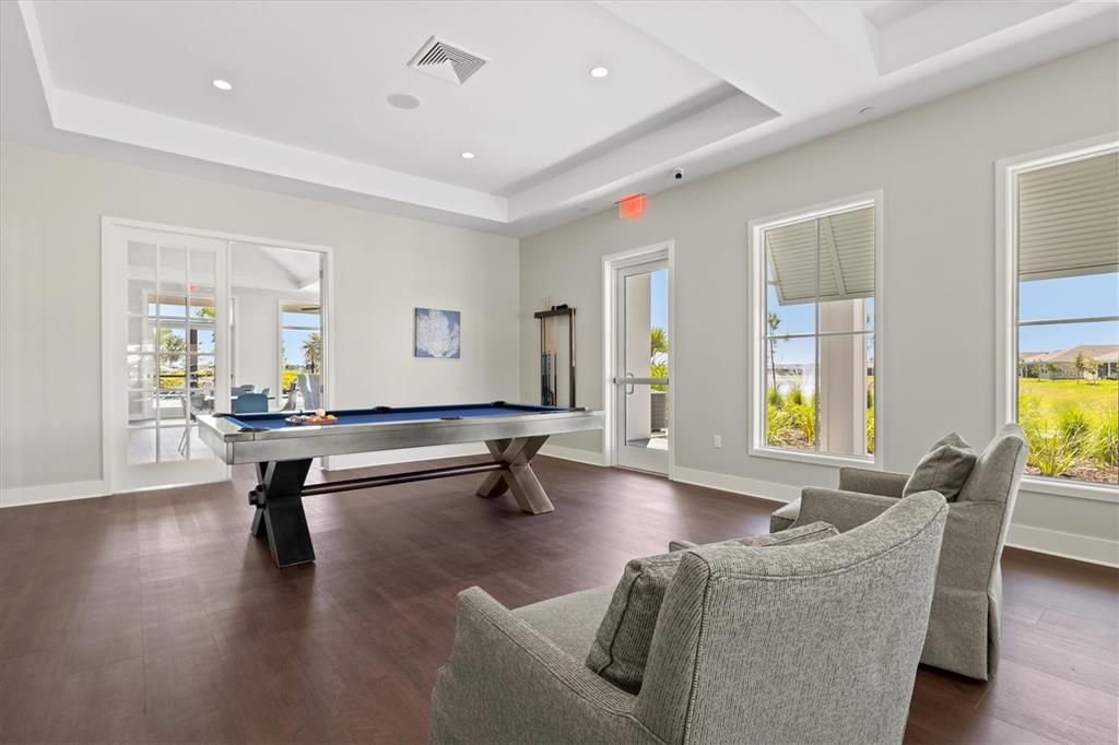 合同活跃: $449,000 (4 贝兹, 4 浴室, 2920 平方英尺)