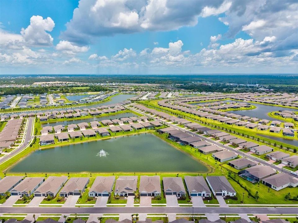 合同活跃: $449,000 (4 贝兹, 4 浴室, 2920 平方英尺)