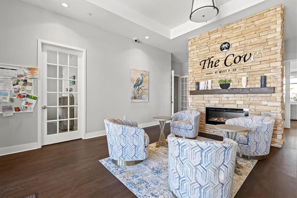 合同活跃: $449,000 (4 贝兹, 4 浴室, 2920 平方英尺)