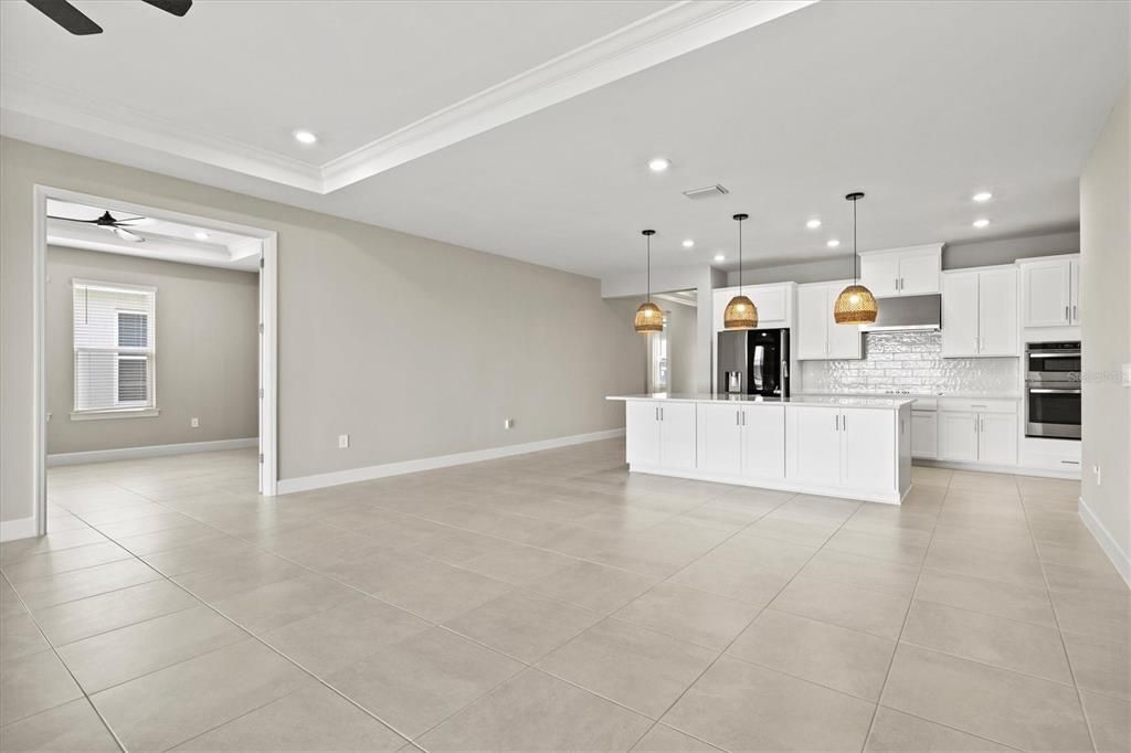 合同活跃: $449,000 (4 贝兹, 4 浴室, 2920 平方英尺)