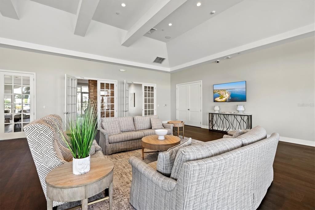 合同活跃: $449,000 (4 贝兹, 4 浴室, 2920 平方英尺)