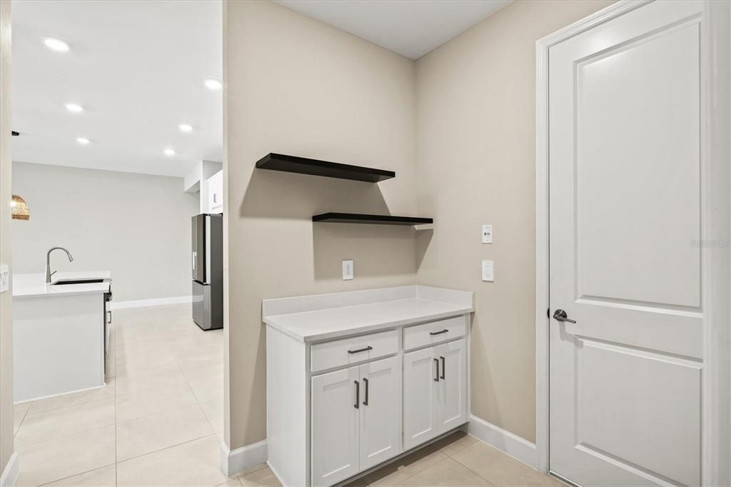 合同活跃: $449,000 (4 贝兹, 4 浴室, 2920 平方英尺)