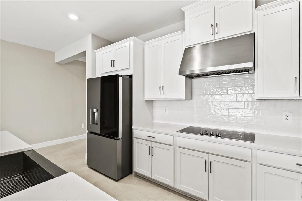 合同活跃: $449,000 (4 贝兹, 4 浴室, 2920 平方英尺)