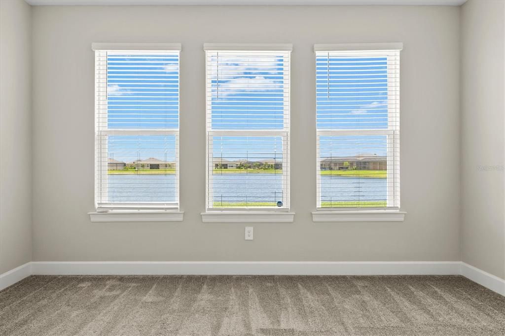 合同活跃: $449,000 (4 贝兹, 4 浴室, 2920 平方英尺)