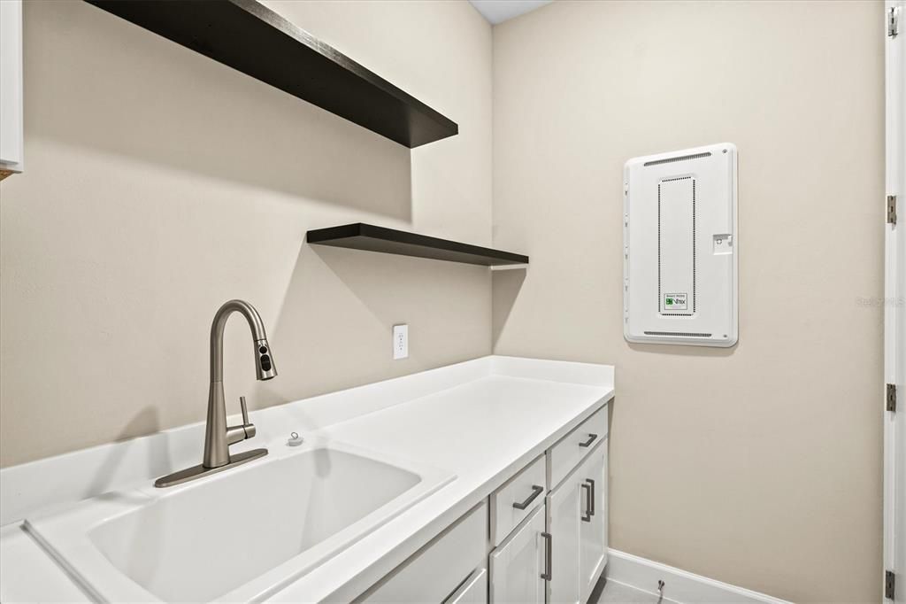 合同活跃: $449,000 (4 贝兹, 4 浴室, 2920 平方英尺)