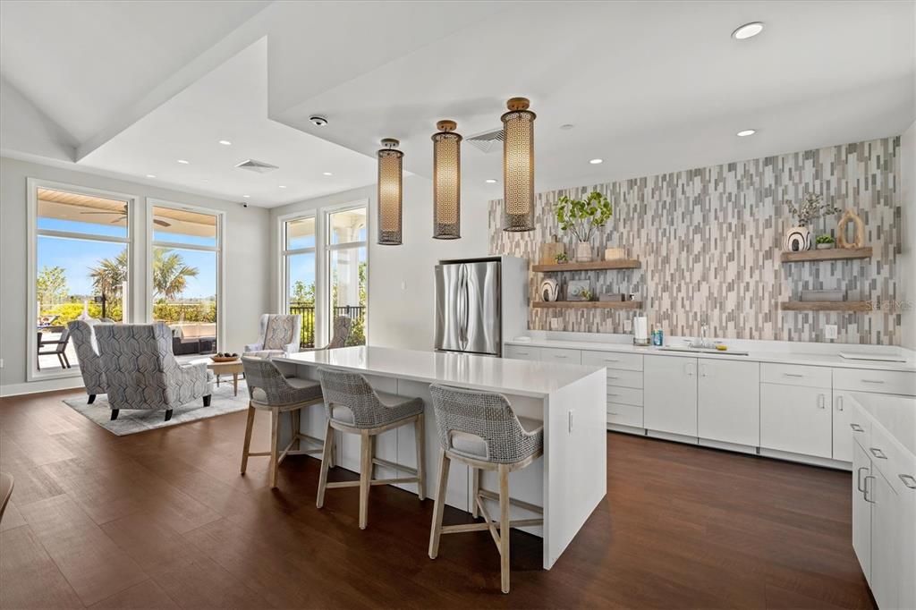 合同活跃: $449,000 (4 贝兹, 4 浴室, 2920 平方英尺)