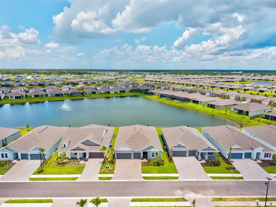 合同活跃: $449,000 (4 贝兹, 4 浴室, 2920 平方英尺)