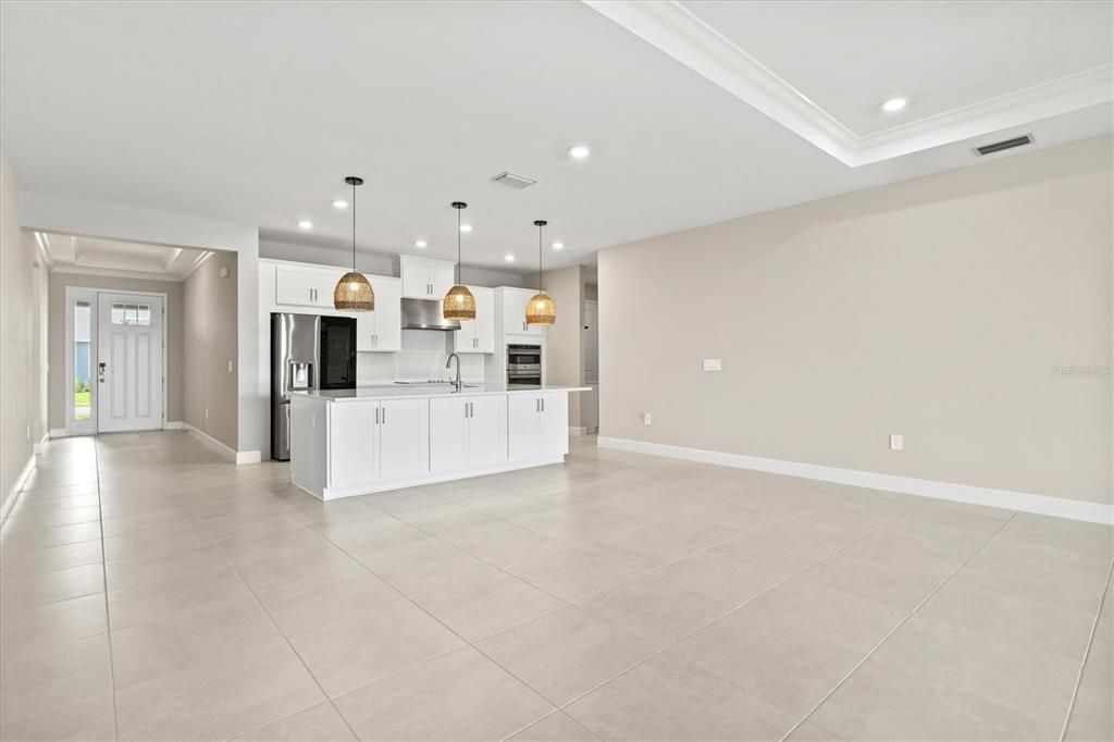 合同活跃: $449,000 (4 贝兹, 4 浴室, 2920 平方英尺)