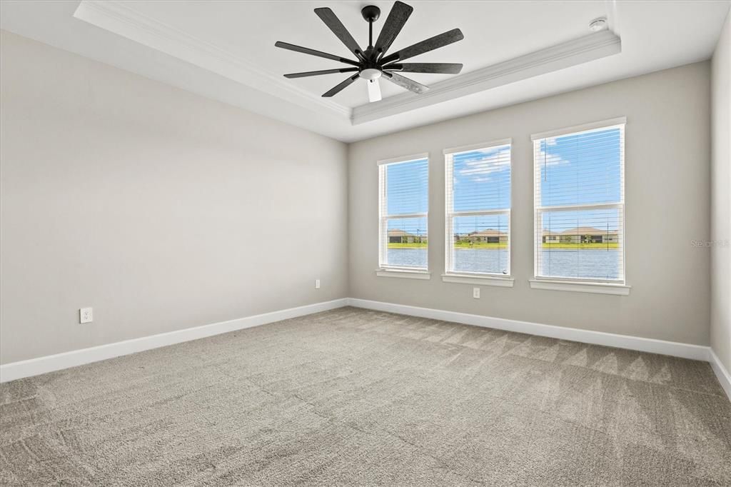 合同活跃: $449,000 (4 贝兹, 4 浴室, 2920 平方英尺)