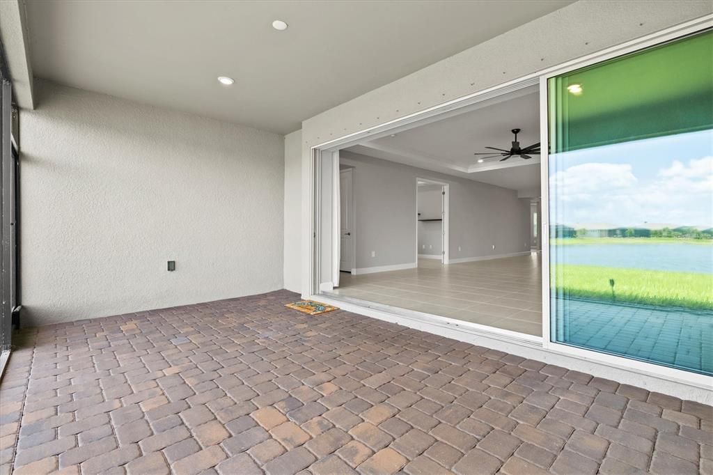 合同活跃: $449,000 (4 贝兹, 4 浴室, 2920 平方英尺)