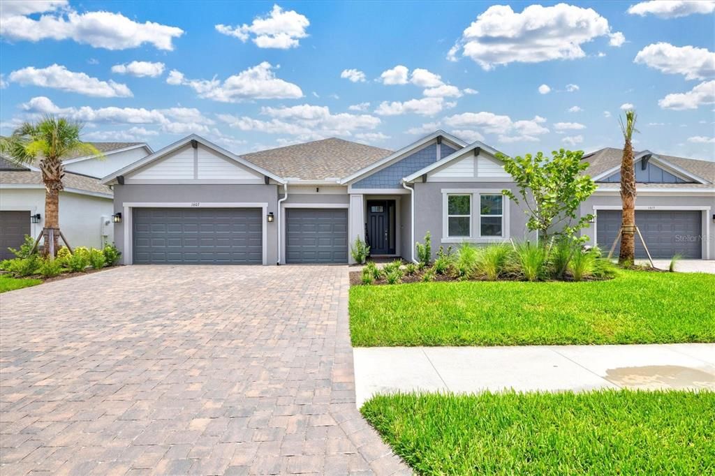 合同活跃: $449,000 (4 贝兹, 4 浴室, 2920 平方英尺)