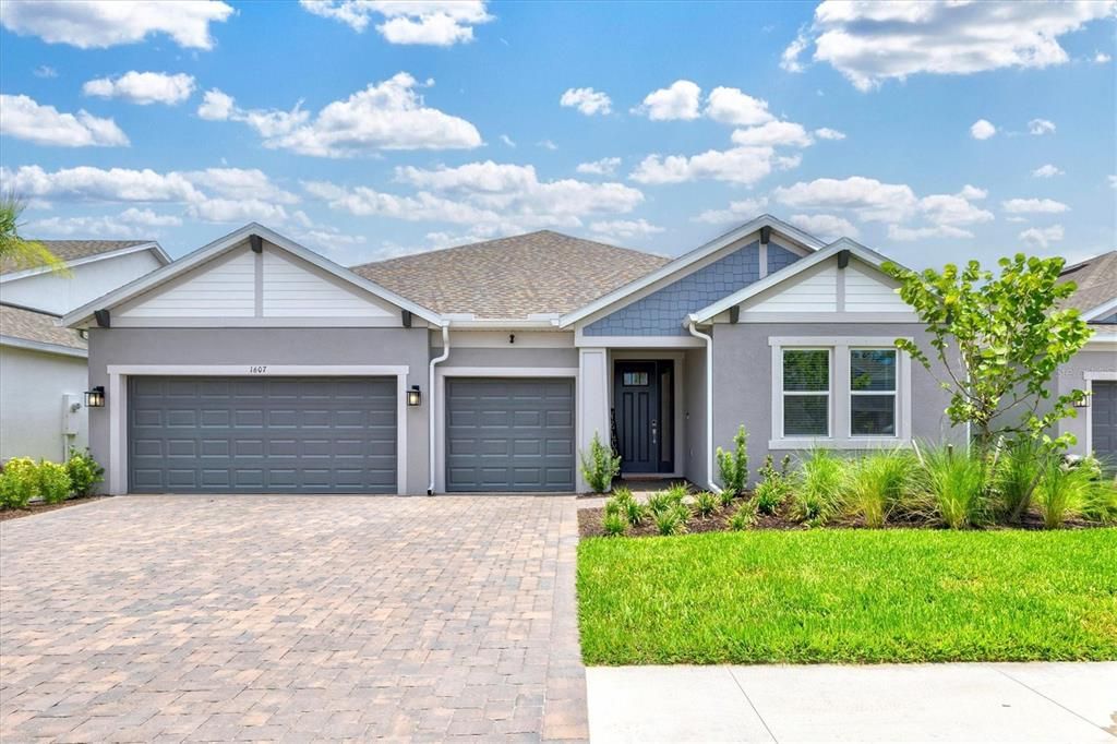 合同活跃: $449,000 (4 贝兹, 4 浴室, 2920 平方英尺)