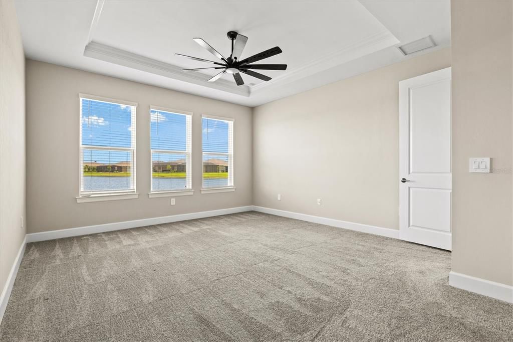 合同活跃: $449,000 (4 贝兹, 4 浴室, 2920 平方英尺)