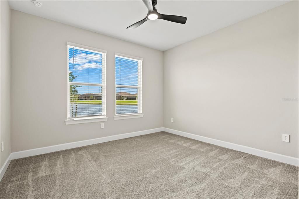 合同活跃: $449,000 (4 贝兹, 4 浴室, 2920 平方英尺)