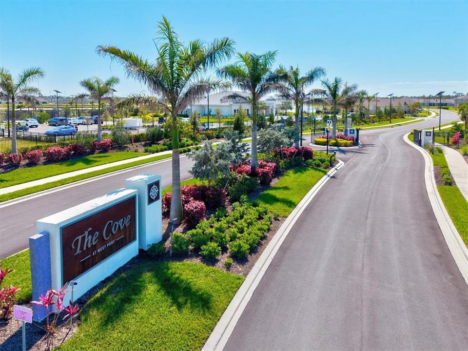 合同活跃: $449,000 (4 贝兹, 4 浴室, 2920 平方英尺)