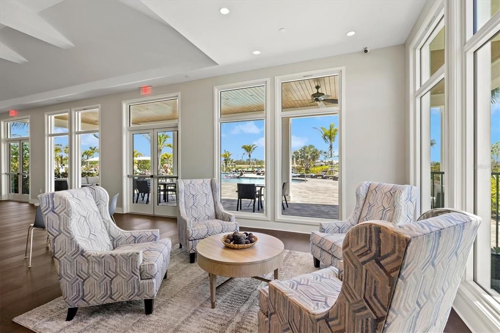 合同活跃: $449,000 (4 贝兹, 4 浴室, 2920 平方英尺)