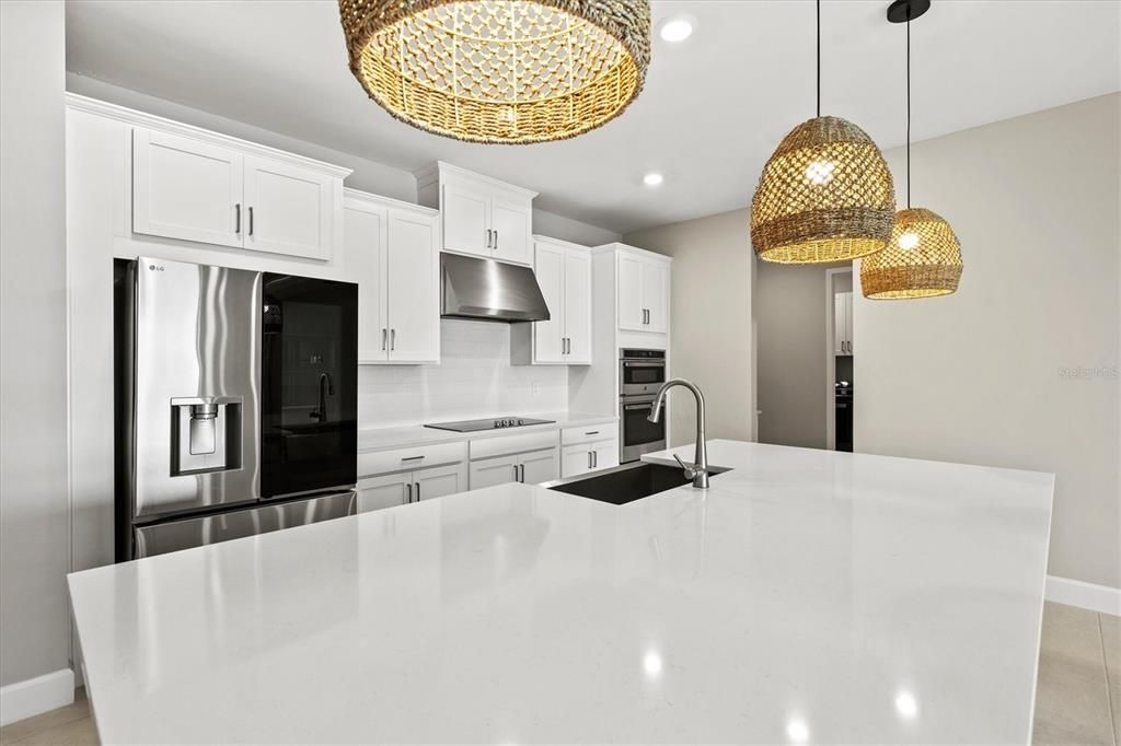 合同活跃: $449,000 (4 贝兹, 4 浴室, 2920 平方英尺)