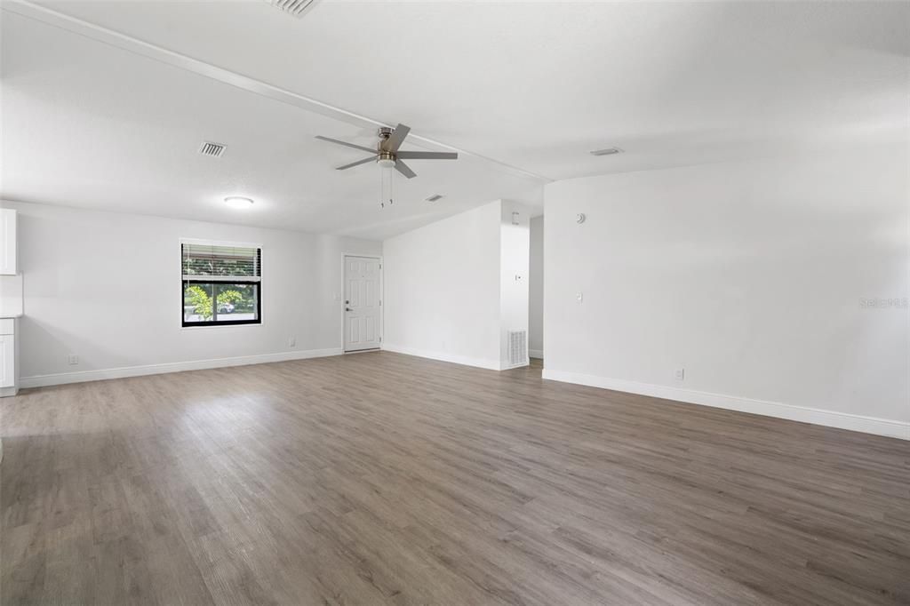 Activo con contrato: $274,900 (3 camas, 2 baños, 1512 Pies cuadrados)