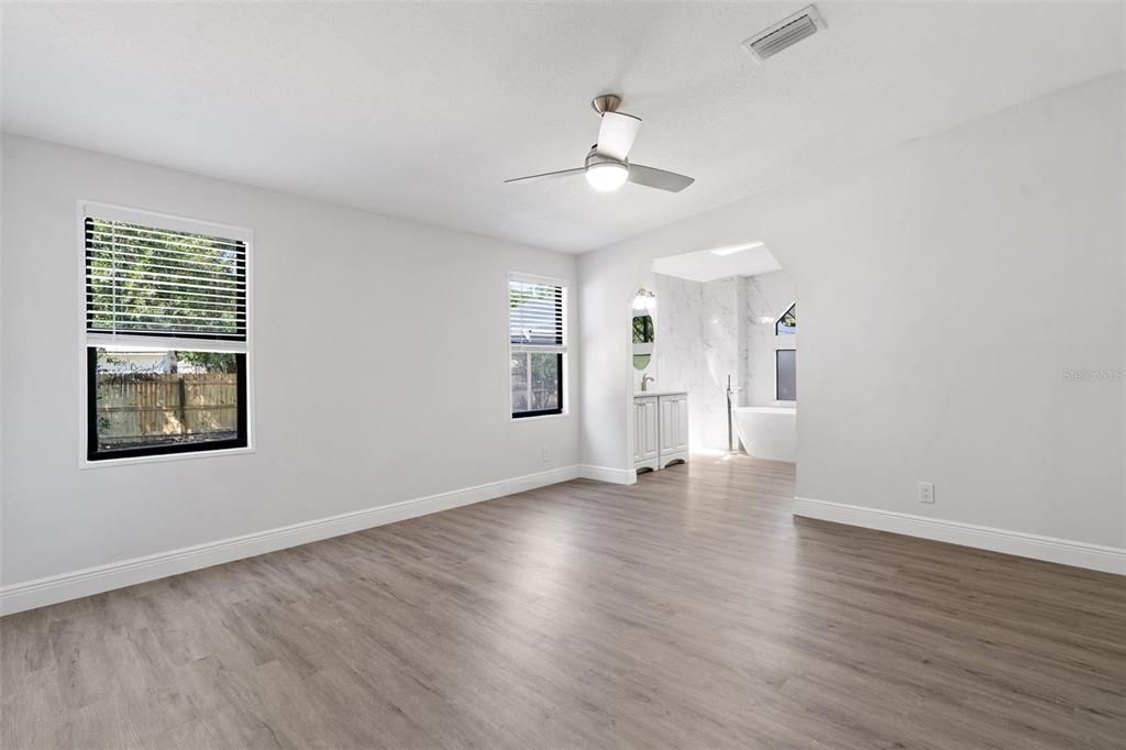 Activo con contrato: $274,900 (3 camas, 2 baños, 1512 Pies cuadrados)