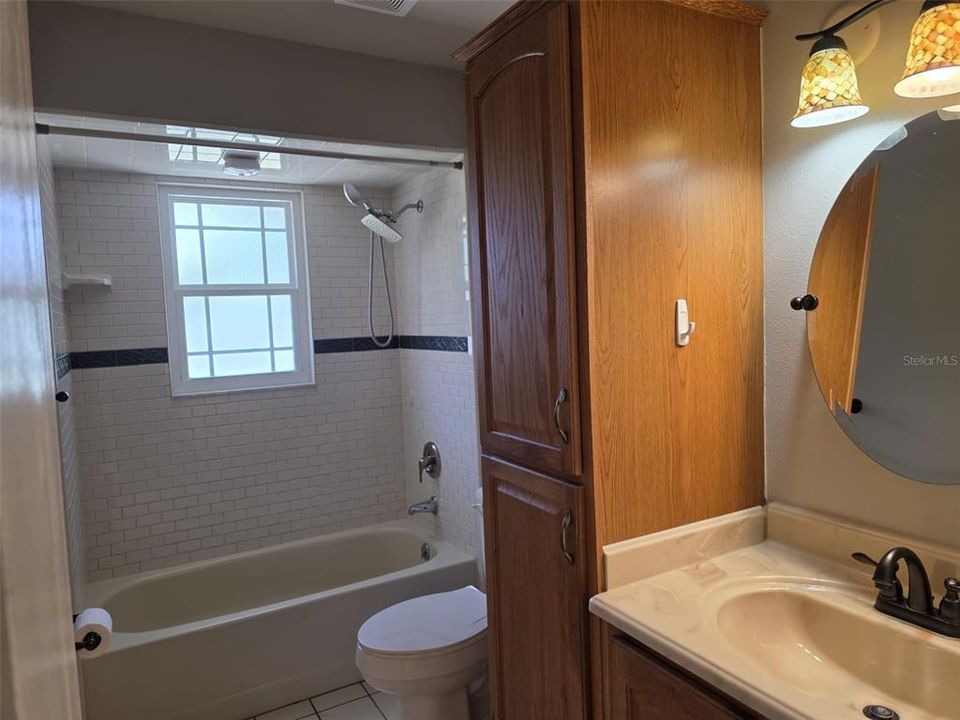 合同活跃: $258,995 (3 贝兹, 2 浴室, 1205 平方英尺)