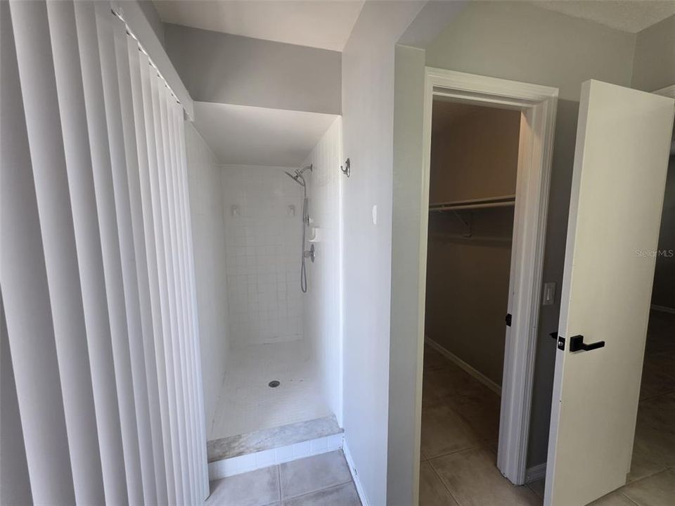 合同活跃: $258,995 (3 贝兹, 2 浴室, 1205 平方英尺)