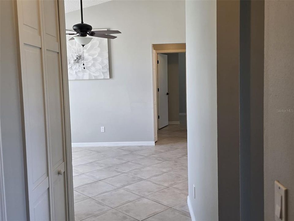 合同活跃: $258,995 (3 贝兹, 2 浴室, 1205 平方英尺)