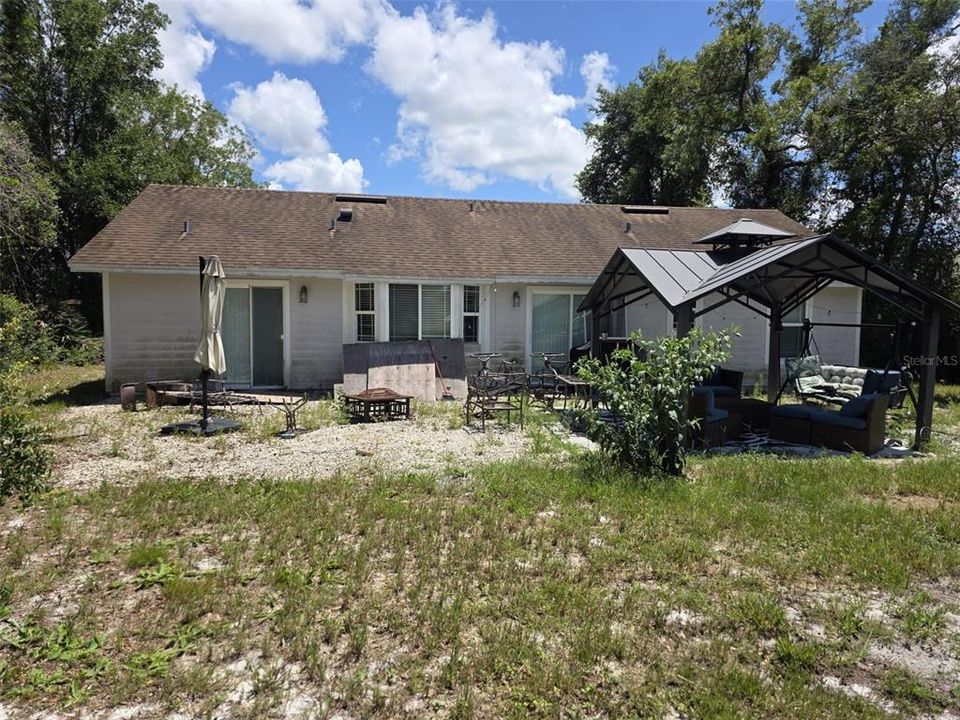 合同活跃: $258,995 (3 贝兹, 2 浴室, 1205 平方英尺)