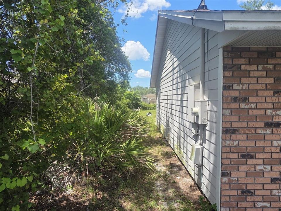 合同活跃: $258,995 (3 贝兹, 2 浴室, 1205 平方英尺)