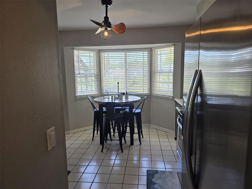 合同活跃: $258,995 (3 贝兹, 2 浴室, 1205 平方英尺)