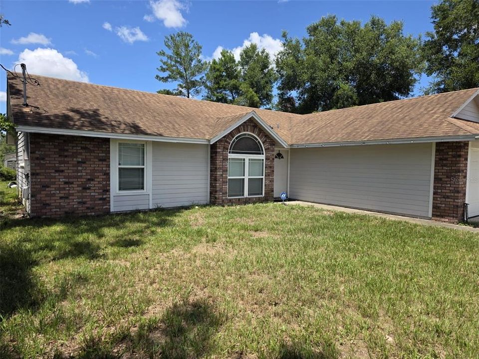 合同活跃: $258,995 (3 贝兹, 2 浴室, 1205 平方英尺)