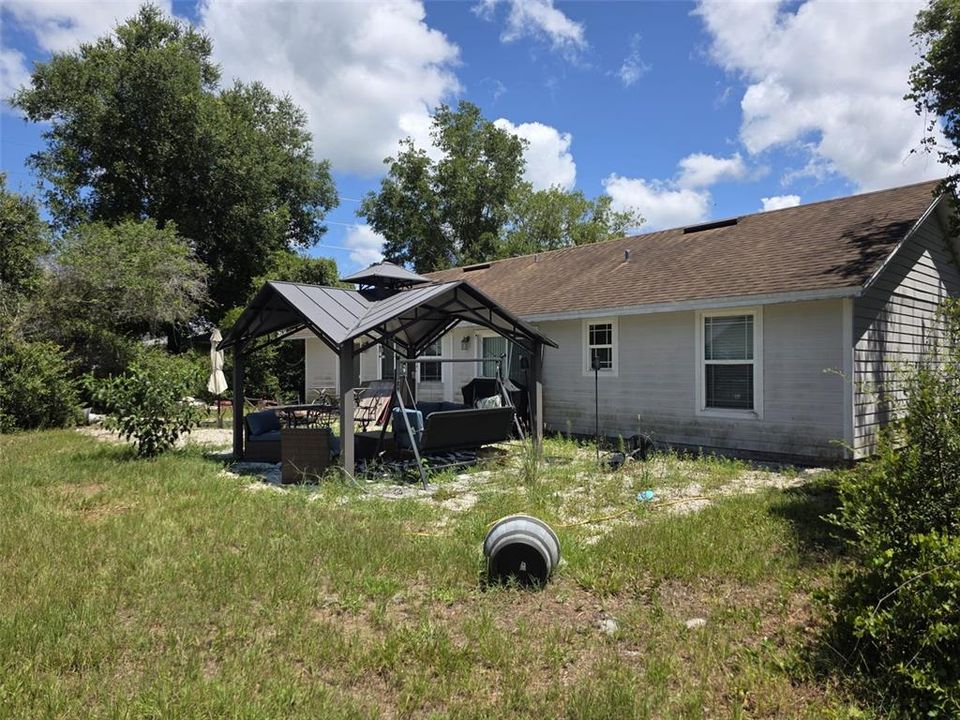 合同活跃: $258,995 (3 贝兹, 2 浴室, 1205 平方英尺)