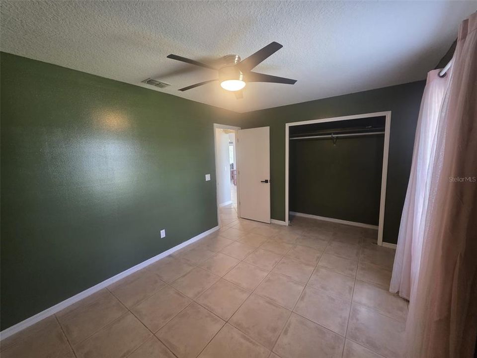 合同活跃: $258,995 (3 贝兹, 2 浴室, 1205 平方英尺)