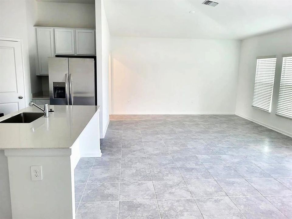 Под контрактом: $2,300 (3 спален, 2 ванн, 1555 Квадратных фут)