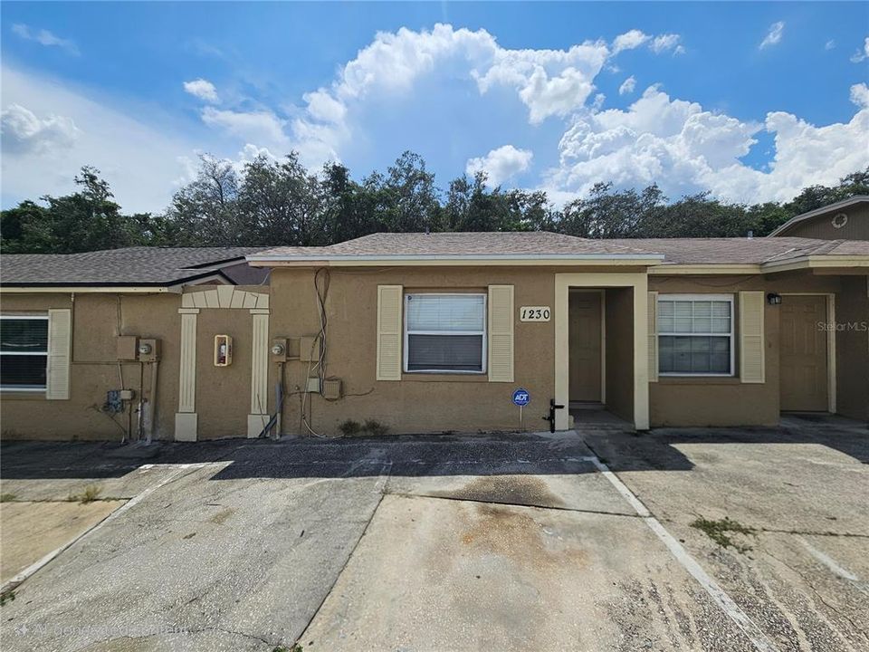 For Sale: $230,000 (2 beds, 2 baths, 860 Square Feet)