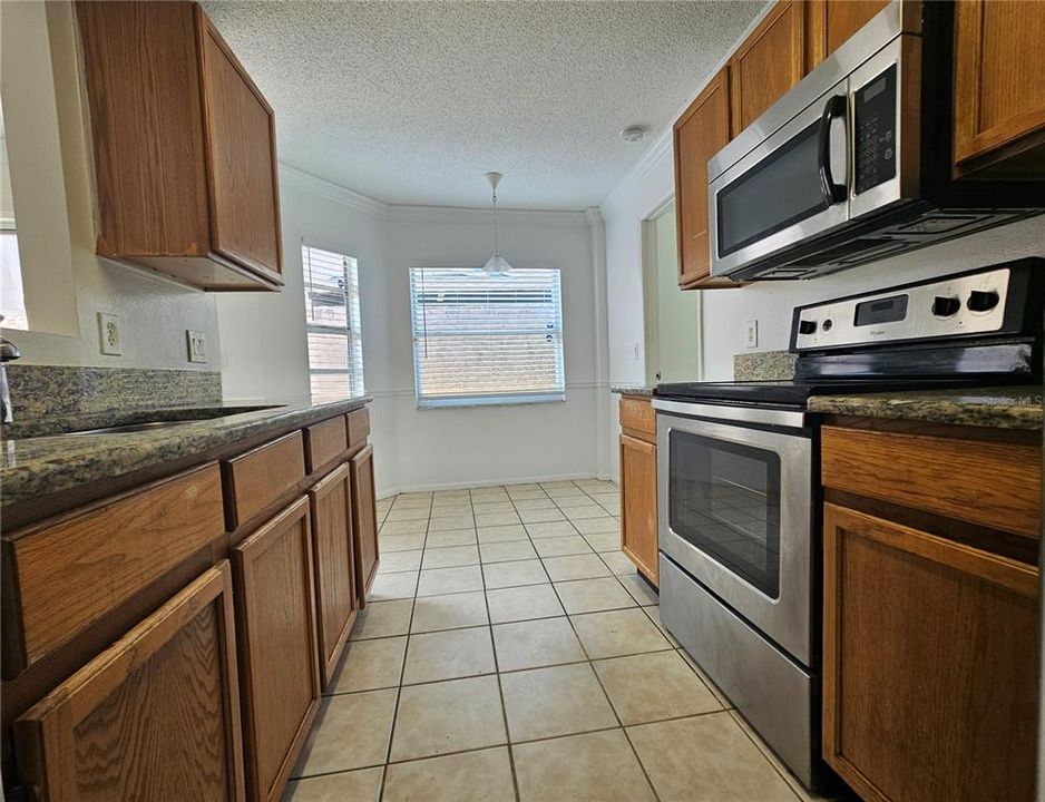 For Sale: $230,000 (2 beds, 2 baths, 860 Square Feet)