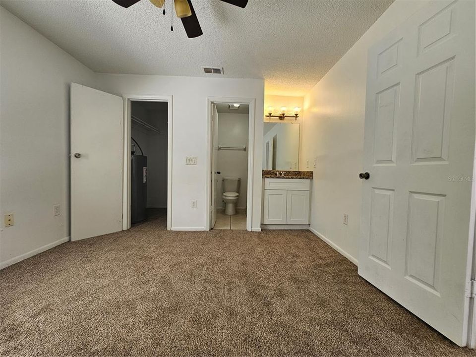 For Sale: $230,000 (2 beds, 2 baths, 860 Square Feet)