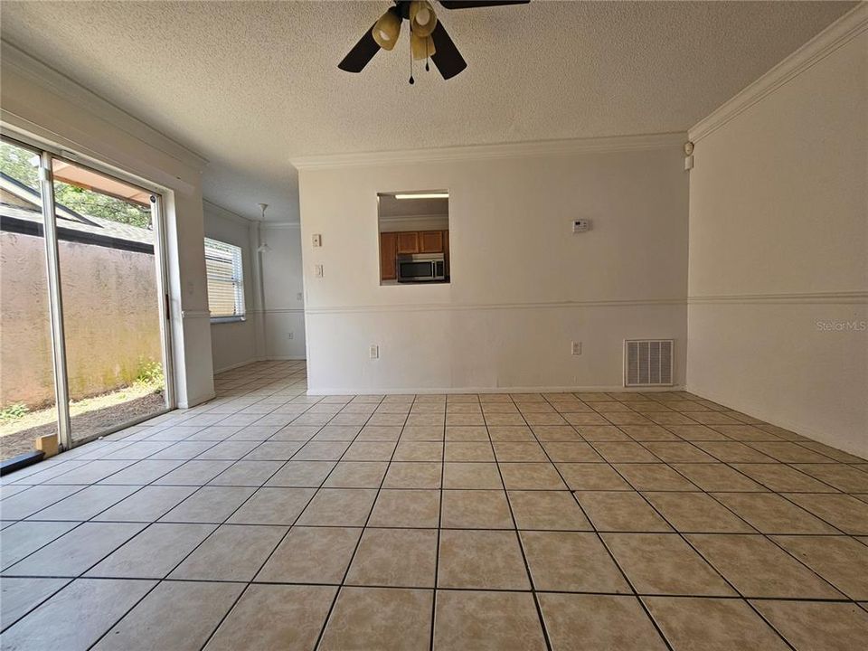 For Sale: $230,000 (2 beds, 2 baths, 860 Square Feet)