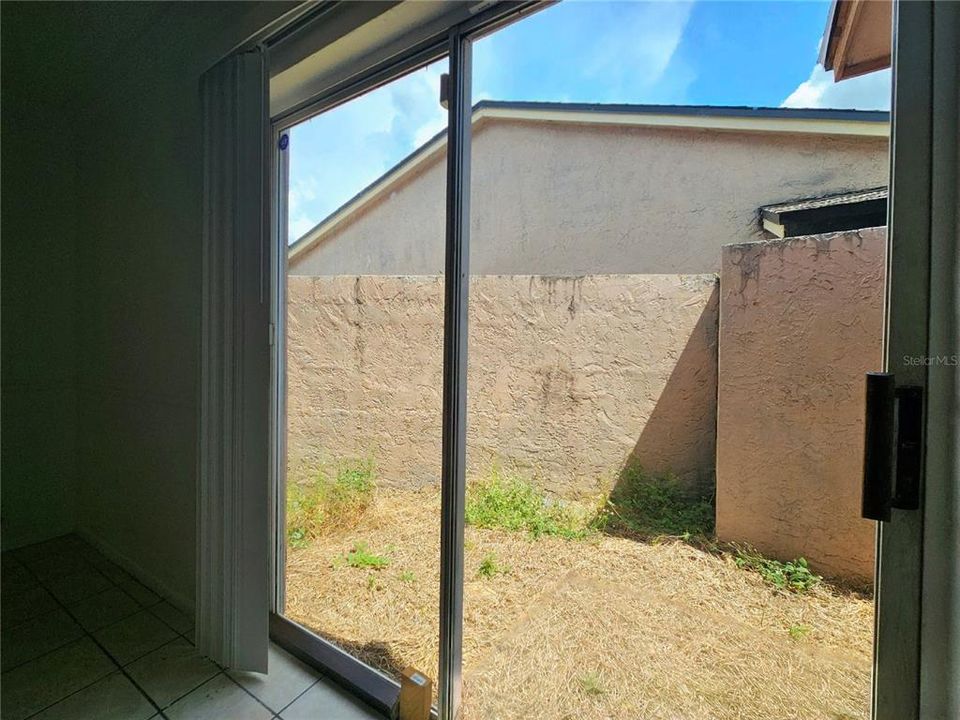 For Sale: $230,000 (2 beds, 2 baths, 860 Square Feet)