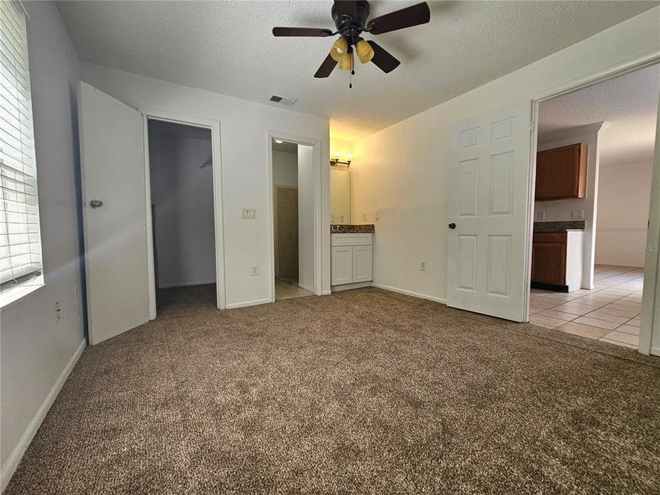 For Sale: $230,000 (2 beds, 2 baths, 860 Square Feet)