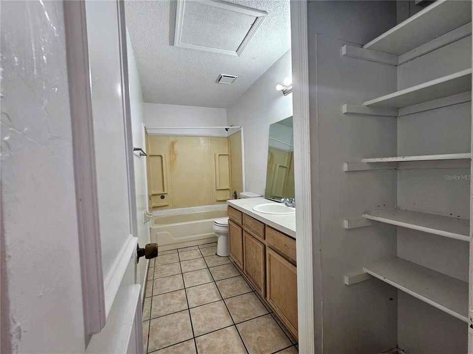 For Sale: $230,000 (2 beds, 2 baths, 860 Square Feet)