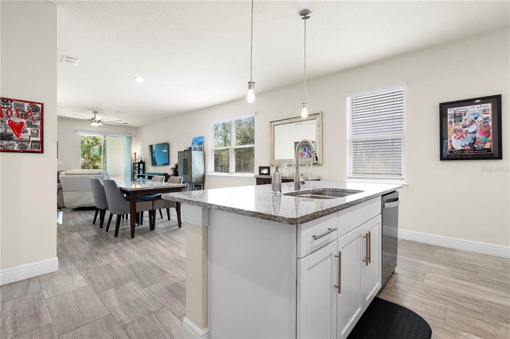 На продажу: $324,900 (3 спален, 2 ванн, 1509 Квадратных фут)