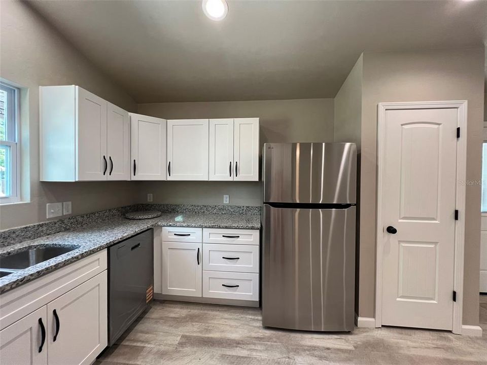 待售: $239,000 (3 贝兹, 2 浴室, 1138 平方英尺)